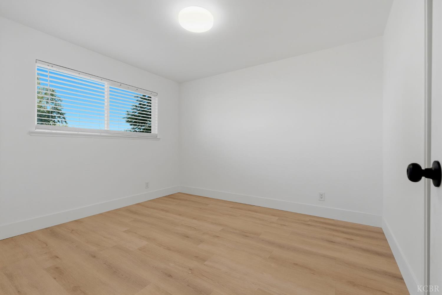 890 Laurel Ln, Lemoore, CA 93245