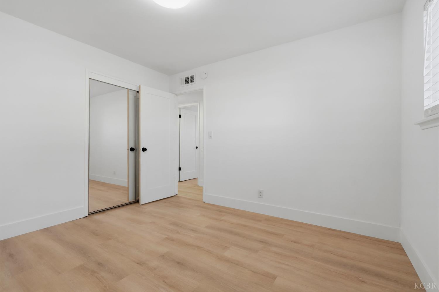 890 Laurel Ln, Lemoore, CA 93245