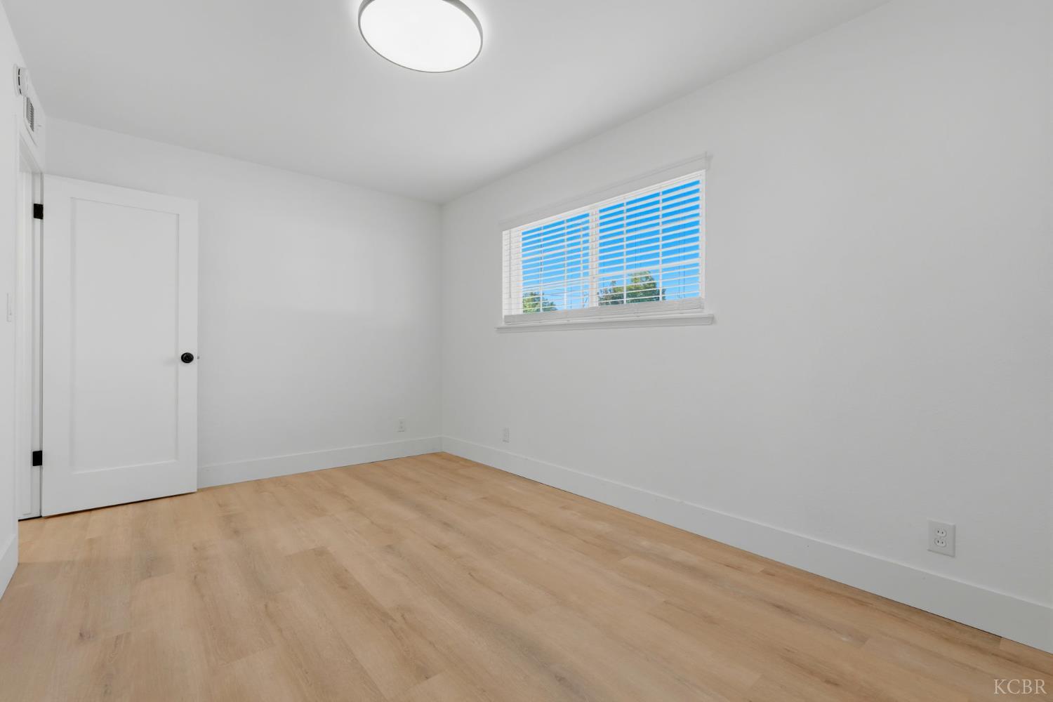 890 Laurel Ln, Lemoore, CA 93245