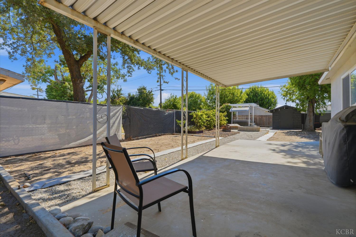 890 Laurel Ln, Lemoore, CA 93245