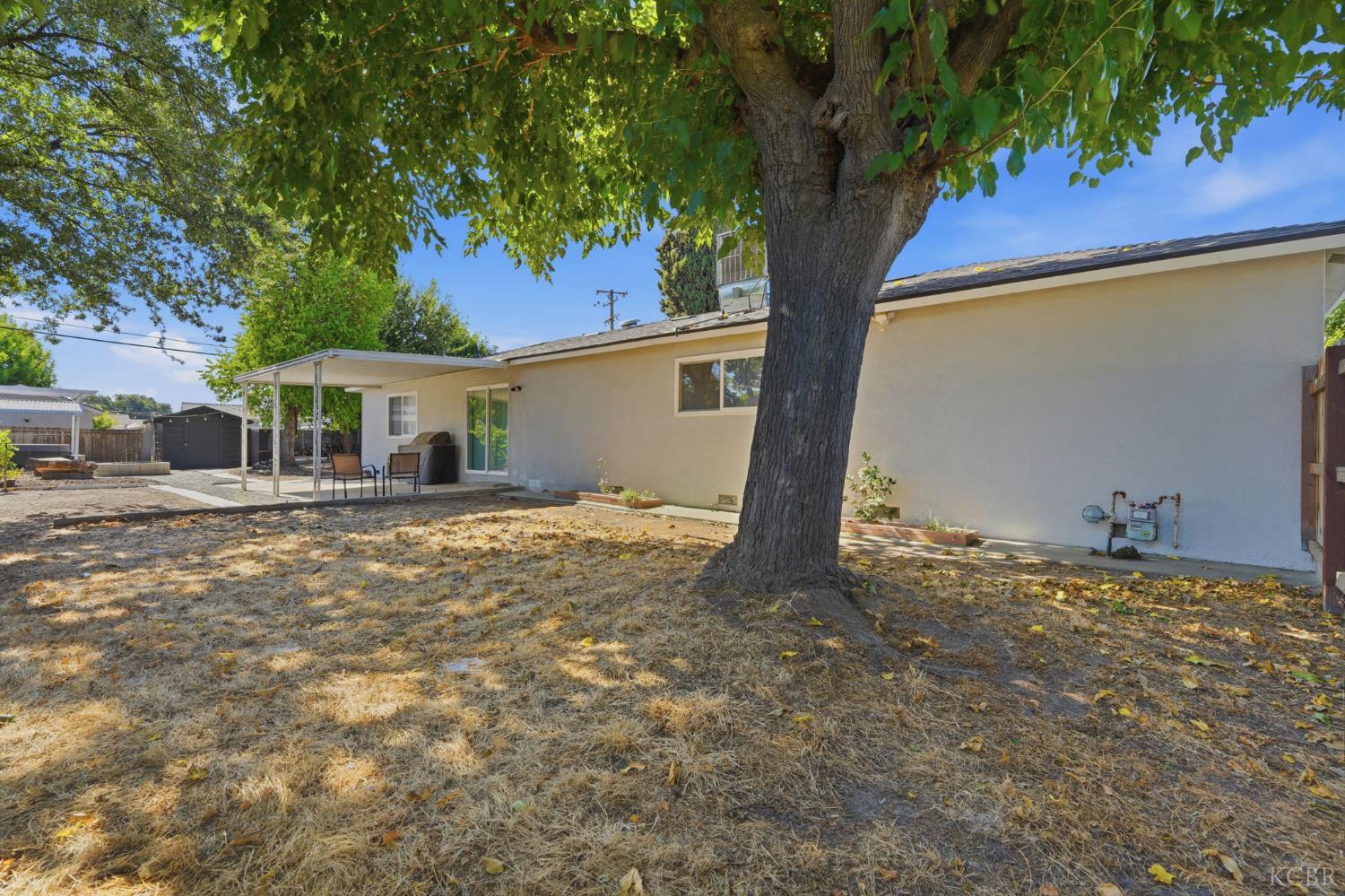 890 Laurel Ln, Lemoore, CA 93245