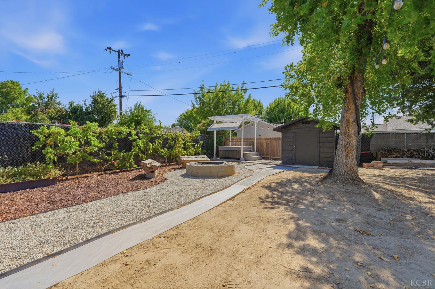 890 Laurel Ln, Lemoore, CA 93245