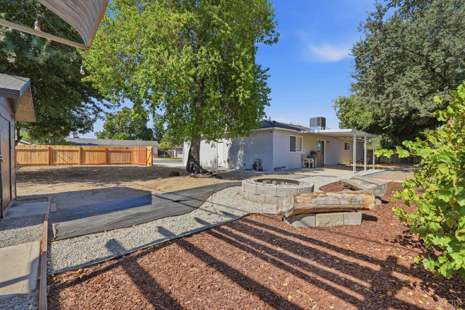 890 Laurel Ln, Lemoore, CA 93245