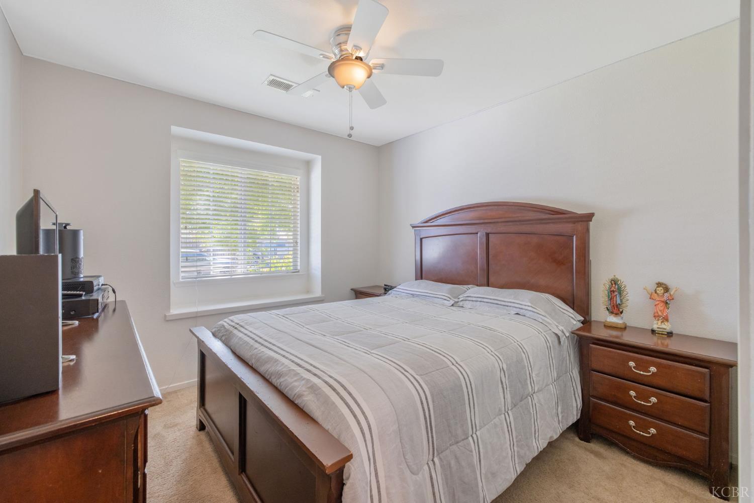 1603 Rosewood Ln, Hanford, CA 93230