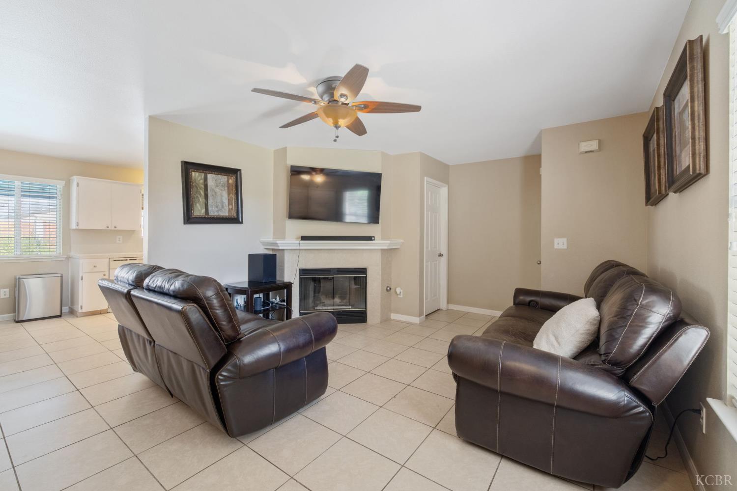 1603 Rosewood Ln, Hanford, CA 93230