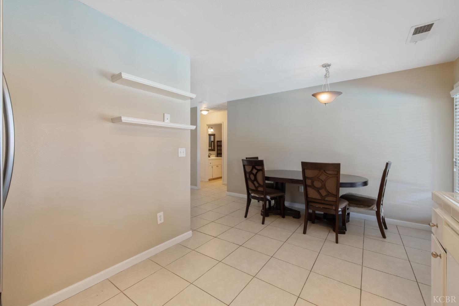 1603 Rosewood Ln, Hanford, CA 93230