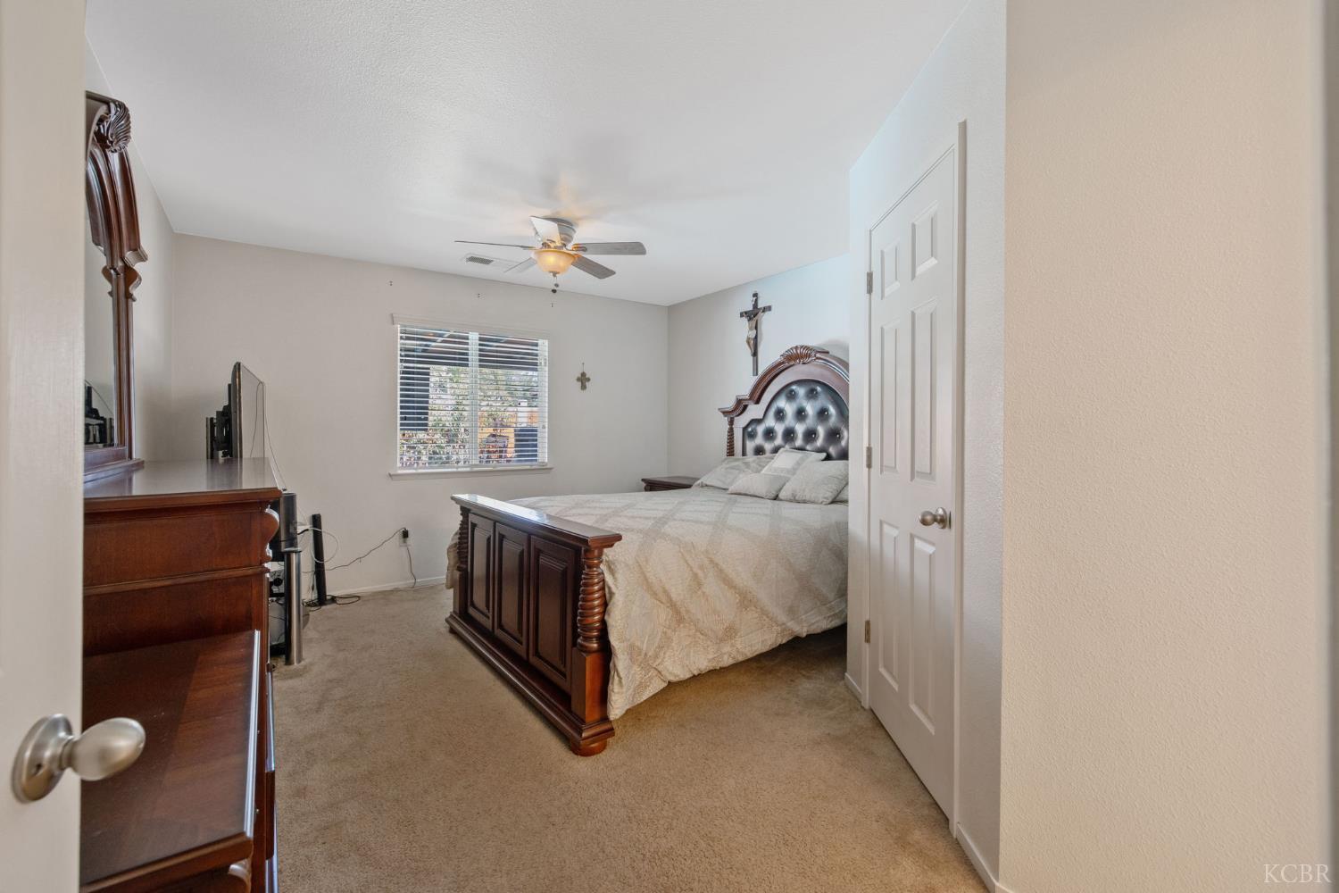 1603 Rosewood Ln, Hanford, CA 93230