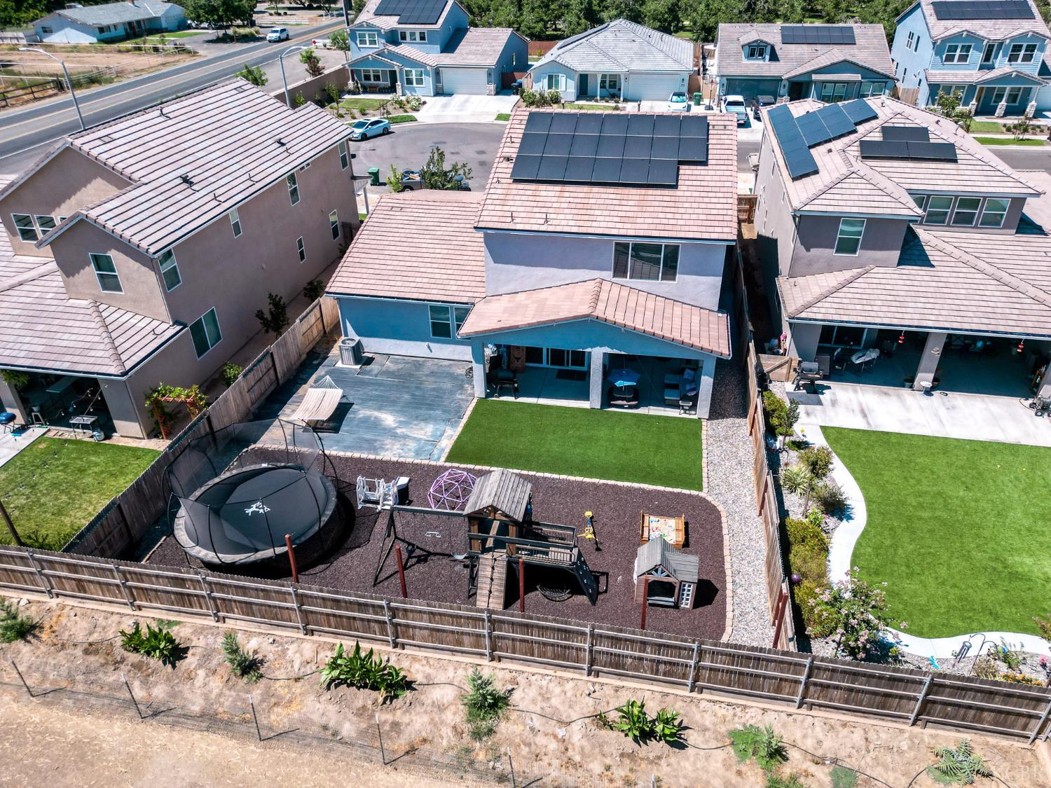 2673 Vineyard St, Hanford, CA 93230