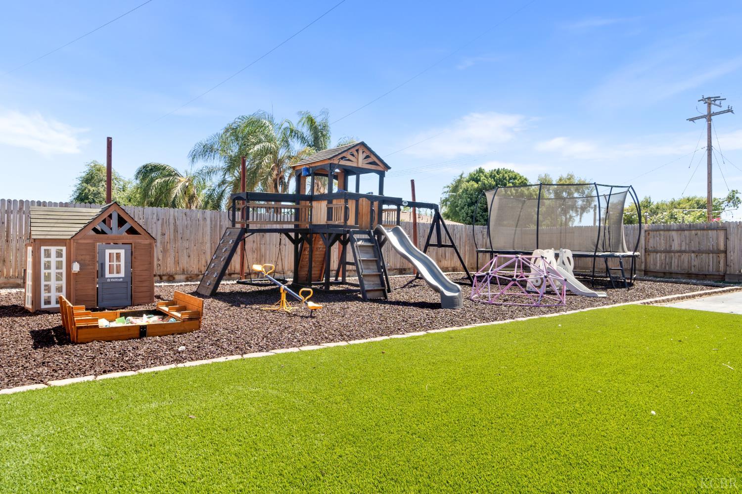 2673 Vineyard St, Hanford, CA 93230