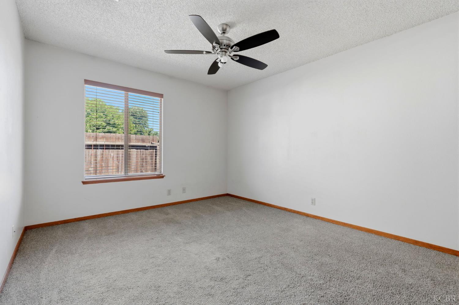 927 Elderwood Ln, Lemoore, CA 93245