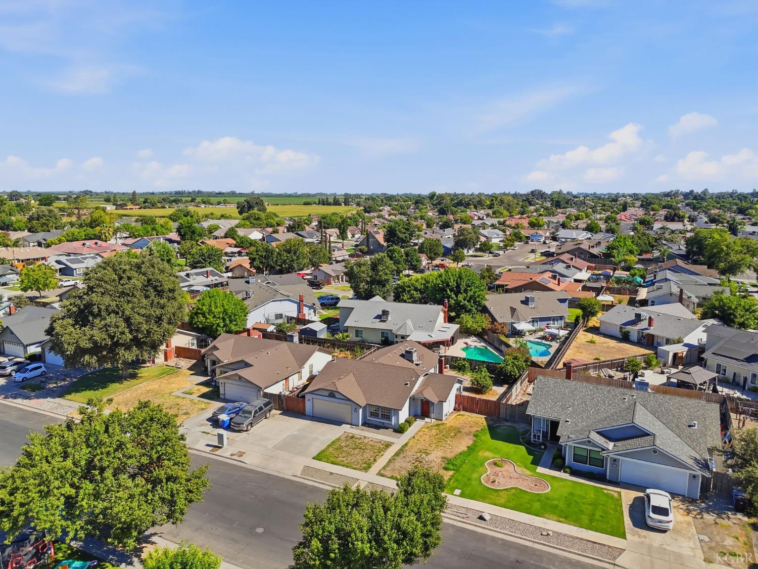 927 Elderwood Ln, Lemoore, CA 93245