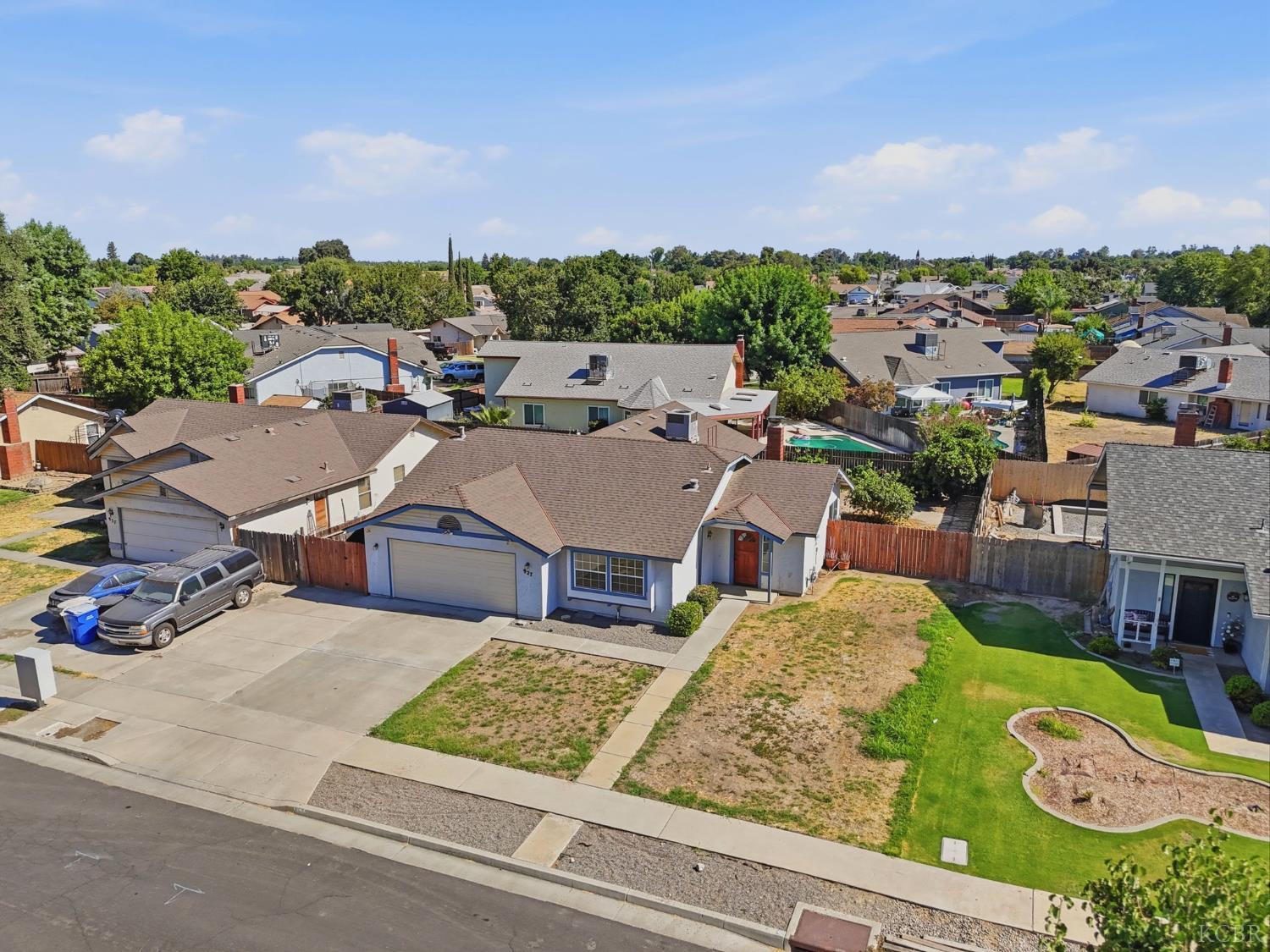 927 Elderwood Ln, Lemoore, CA 93245