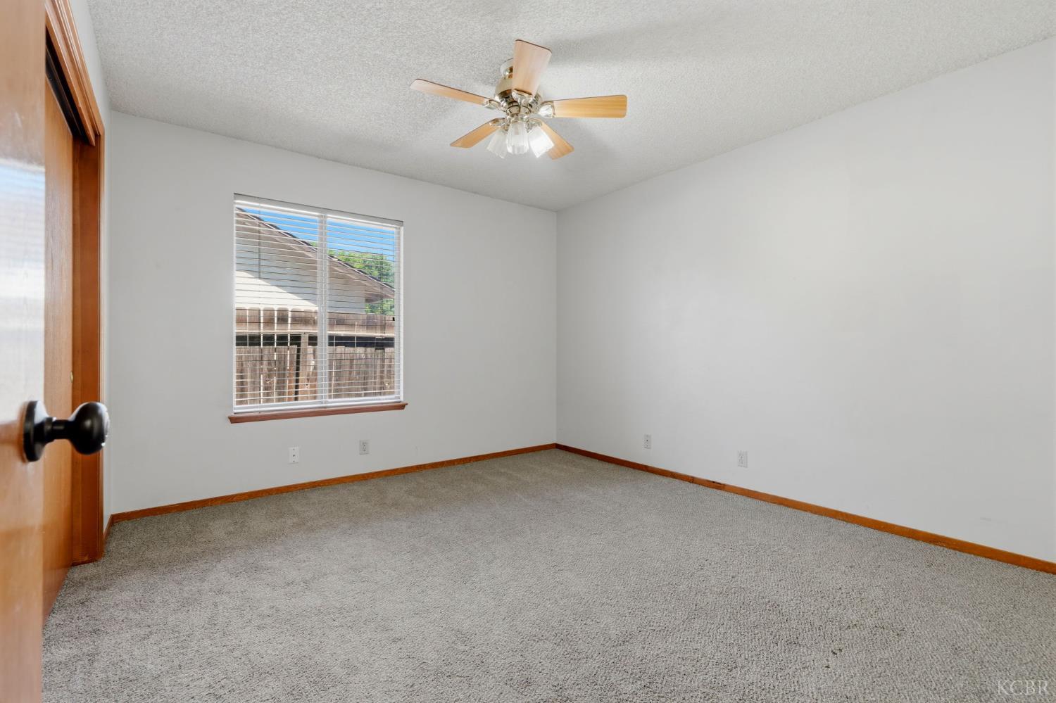 927 Elderwood Ln, Lemoore, CA 93245