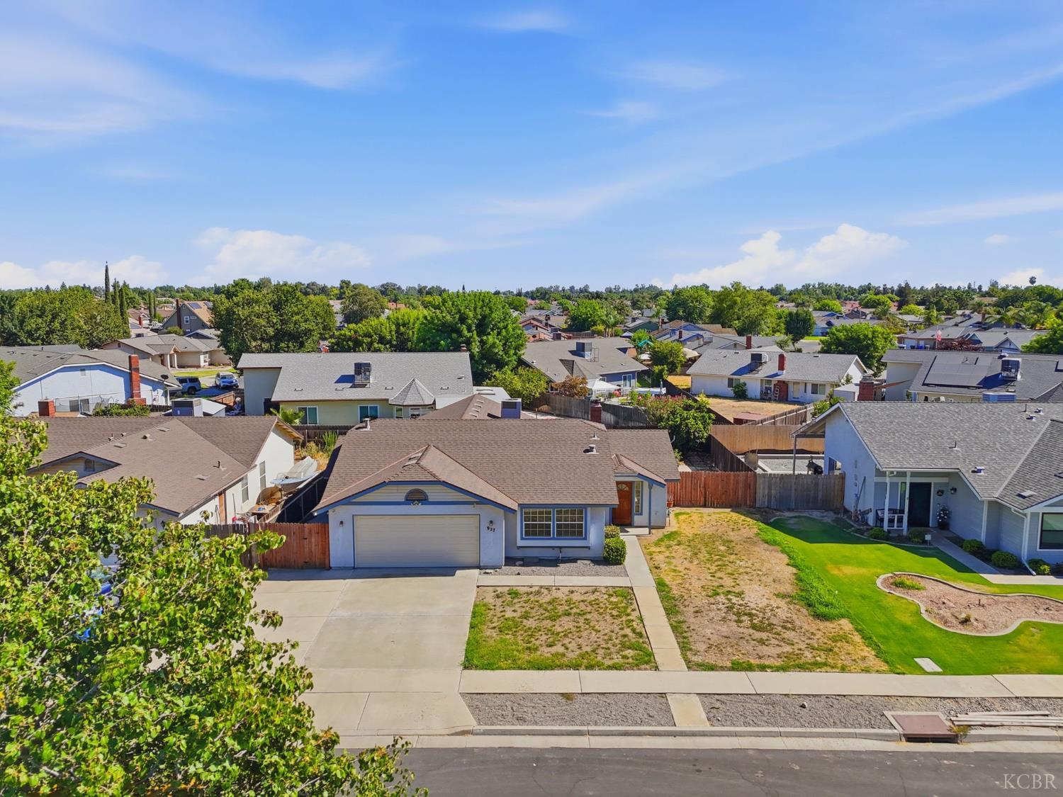 927 Elderwood Ln, Lemoore, CA 93245