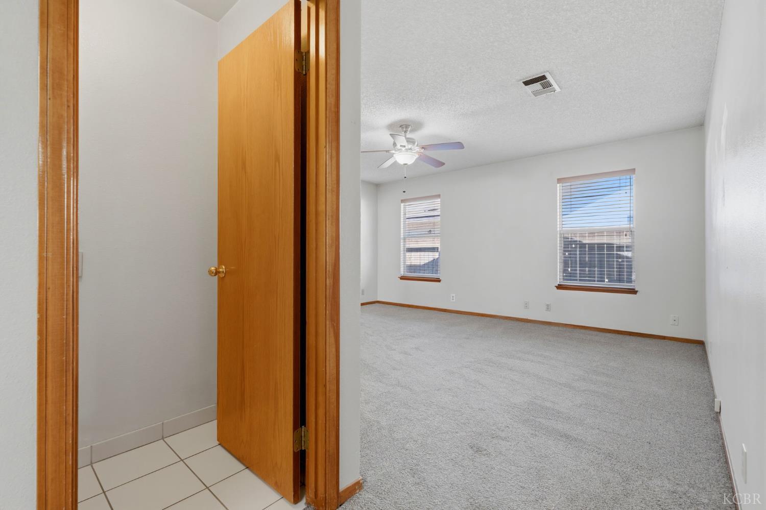 927 Elderwood Ln, Lemoore, CA 93245