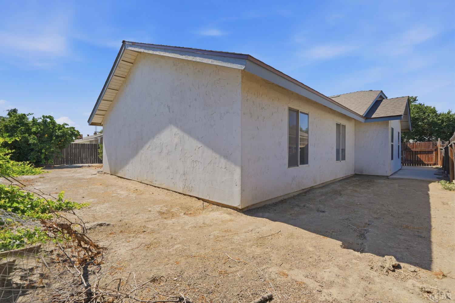 927 Elderwood Ln, Lemoore, CA 93245