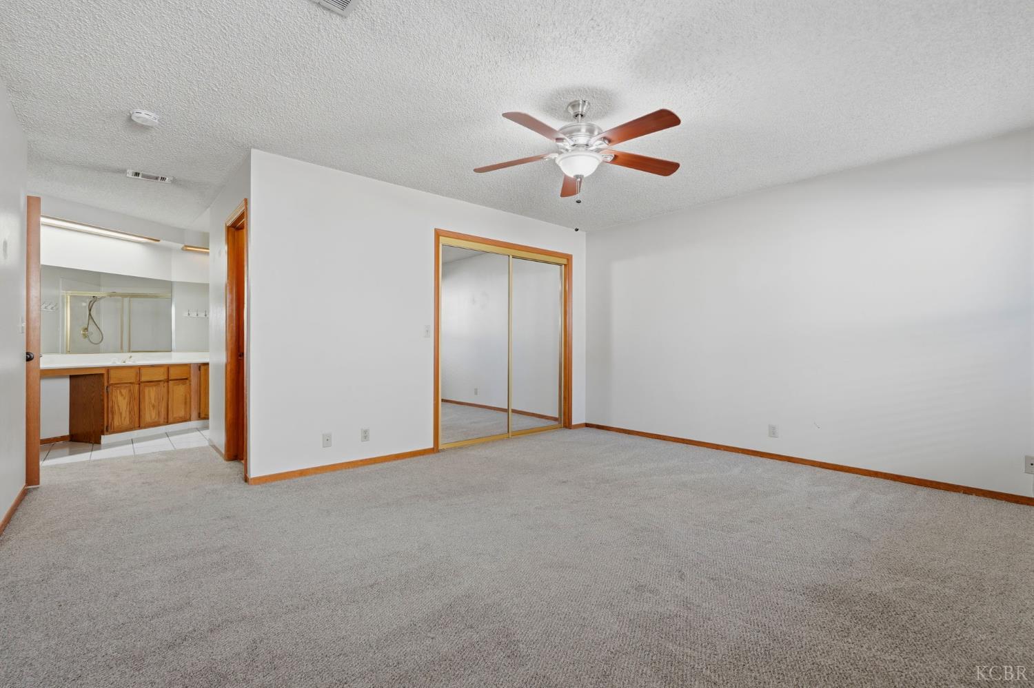 927 Elderwood Ln, Lemoore, CA 93245
