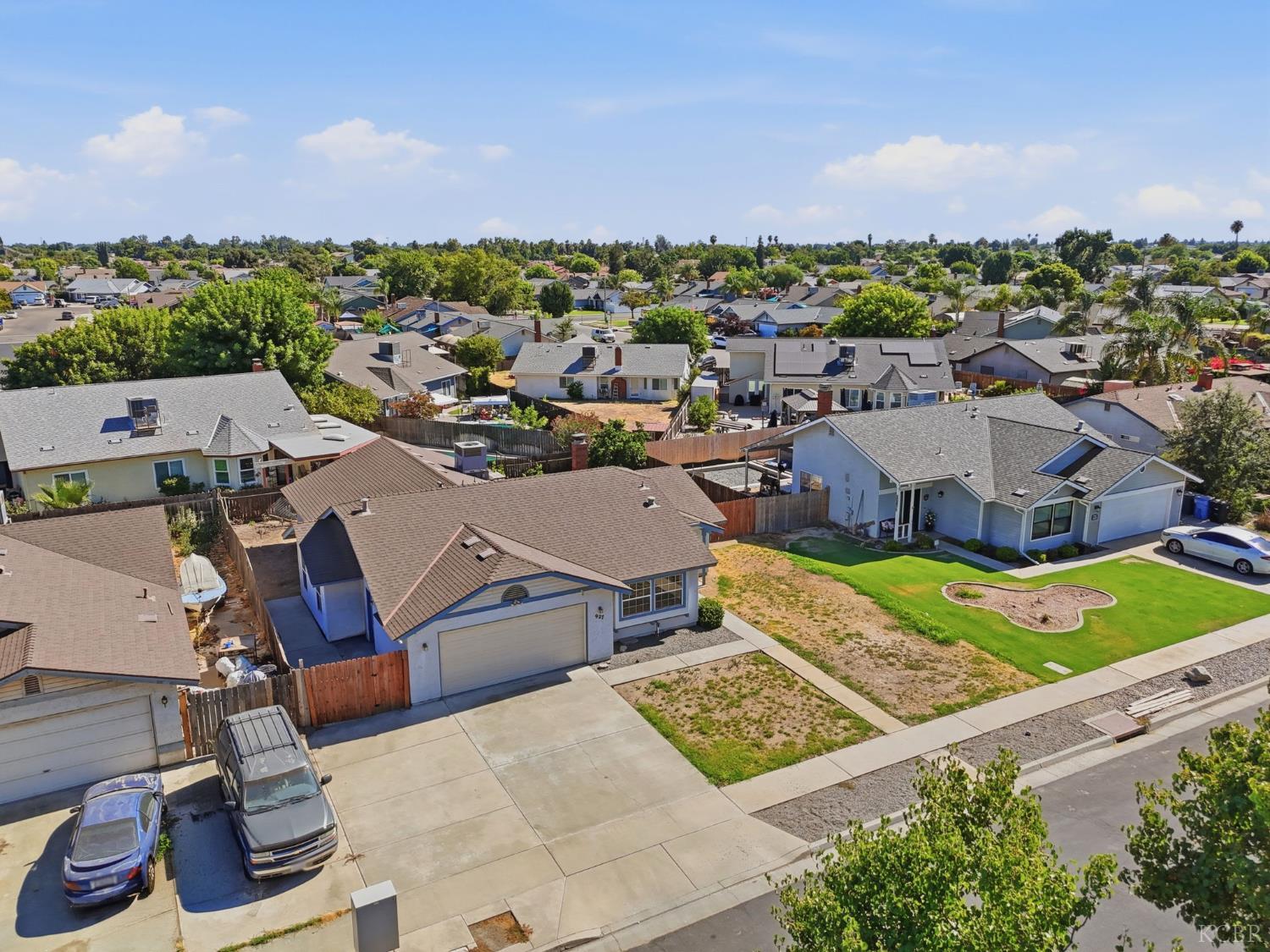 927 Elderwood Ln, Lemoore, CA 93245