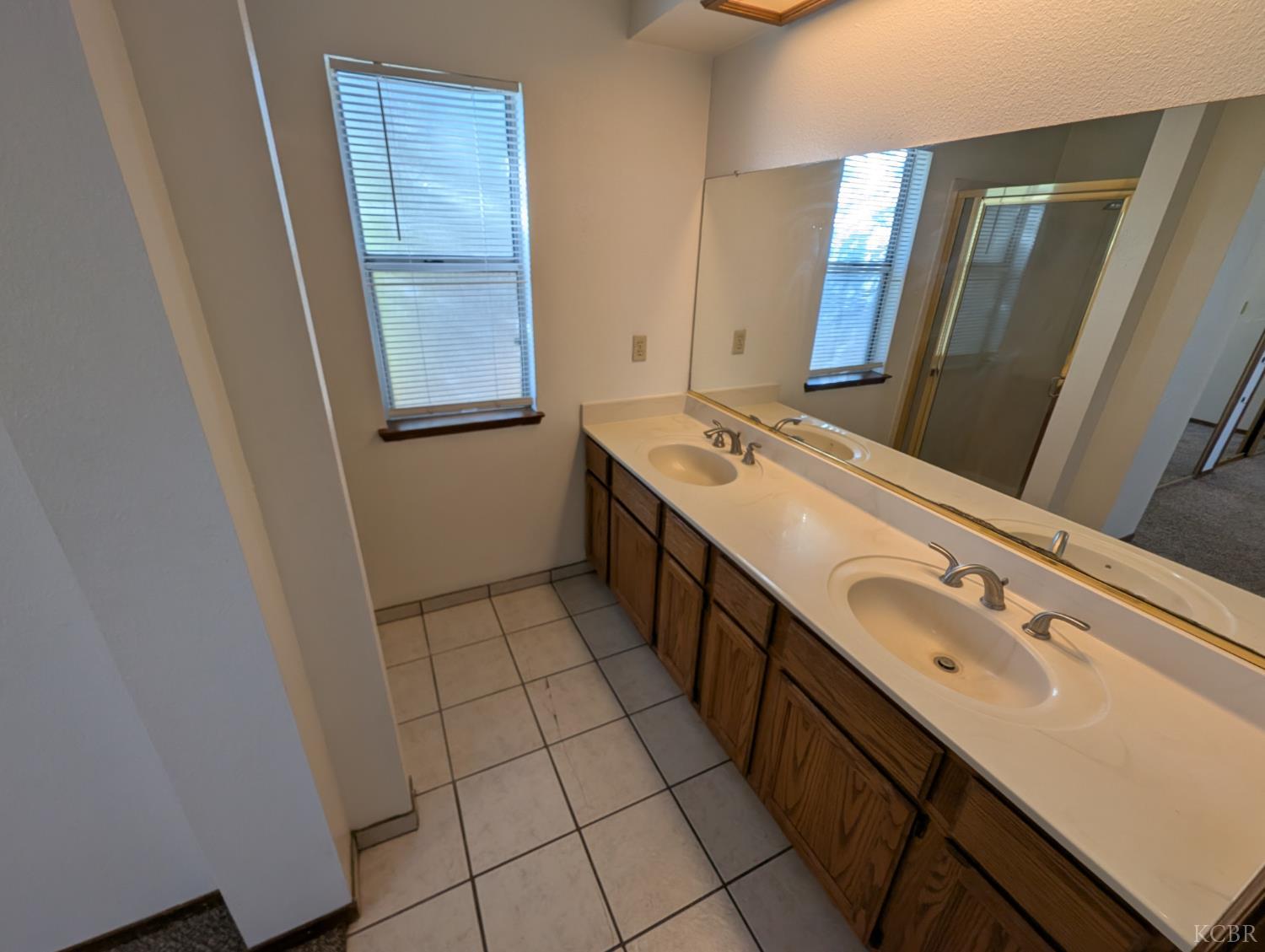 823 Tony Dr, Hanford, CA 93230