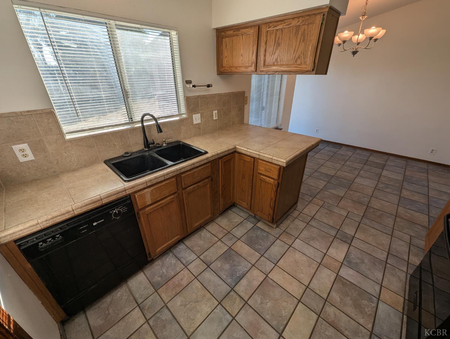 823 Tony Dr, Hanford, CA 93230