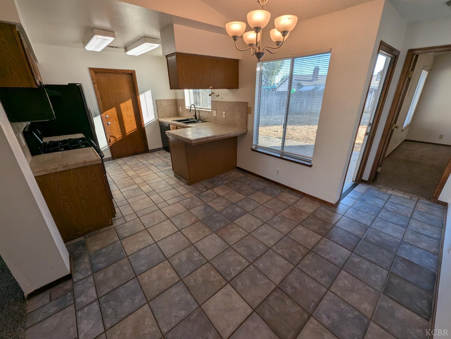 823 Tony Dr, Hanford, CA 93230