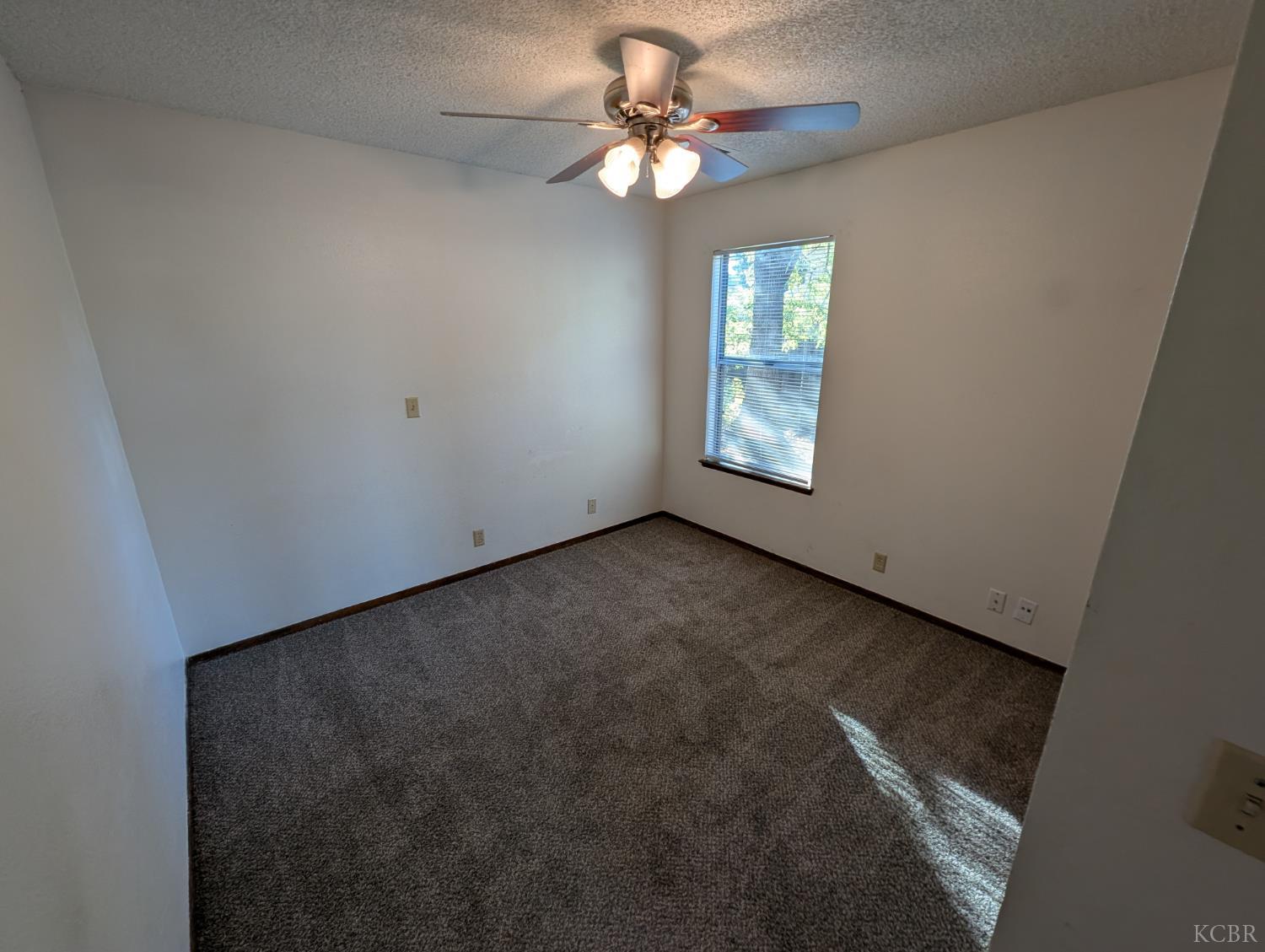 823 Tony Dr, Hanford, CA 93230