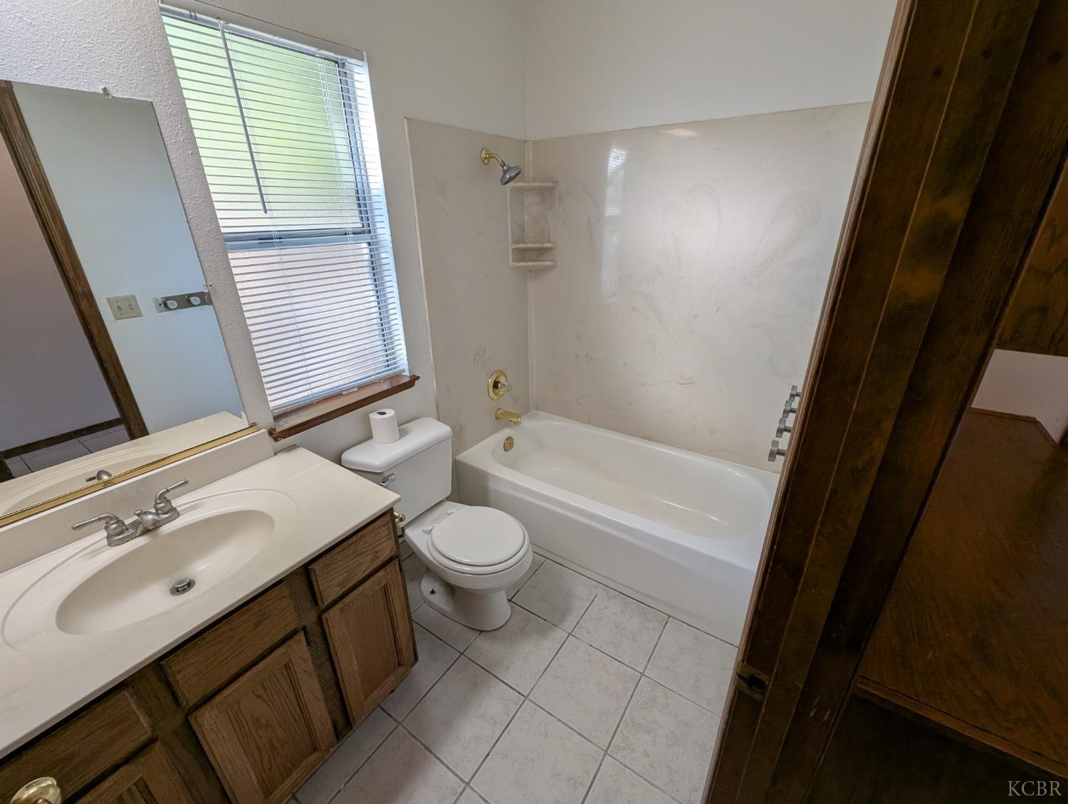 823 Tony Dr, Hanford, CA 93230