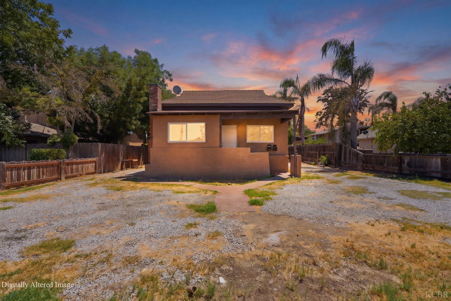 523 E 11th St, Hanford, CA 93230