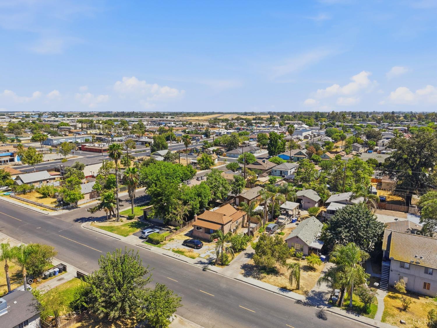 523 E 11th St, Hanford, CA 93230