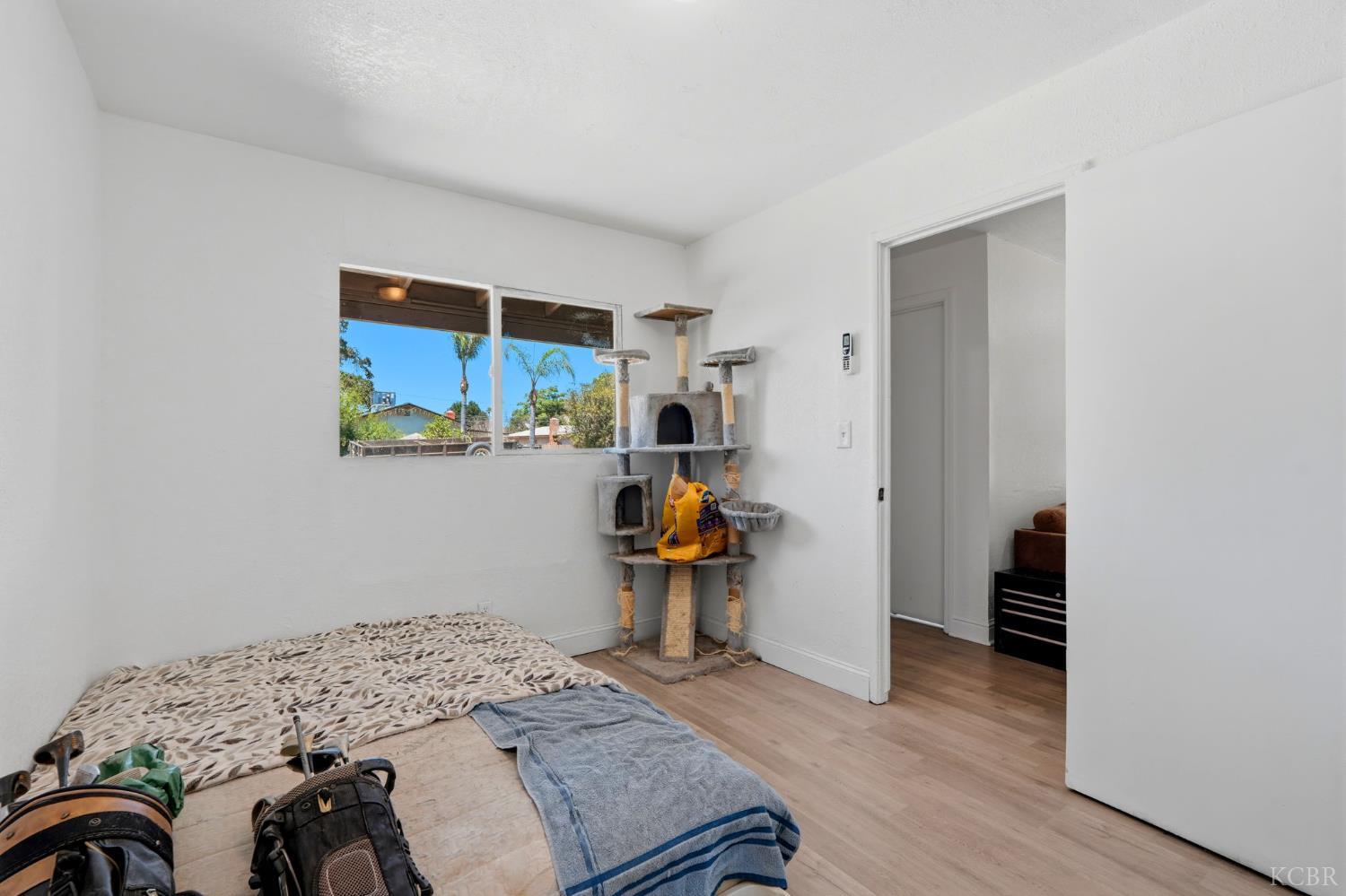 523 E 11th St, Hanford, CA 93230