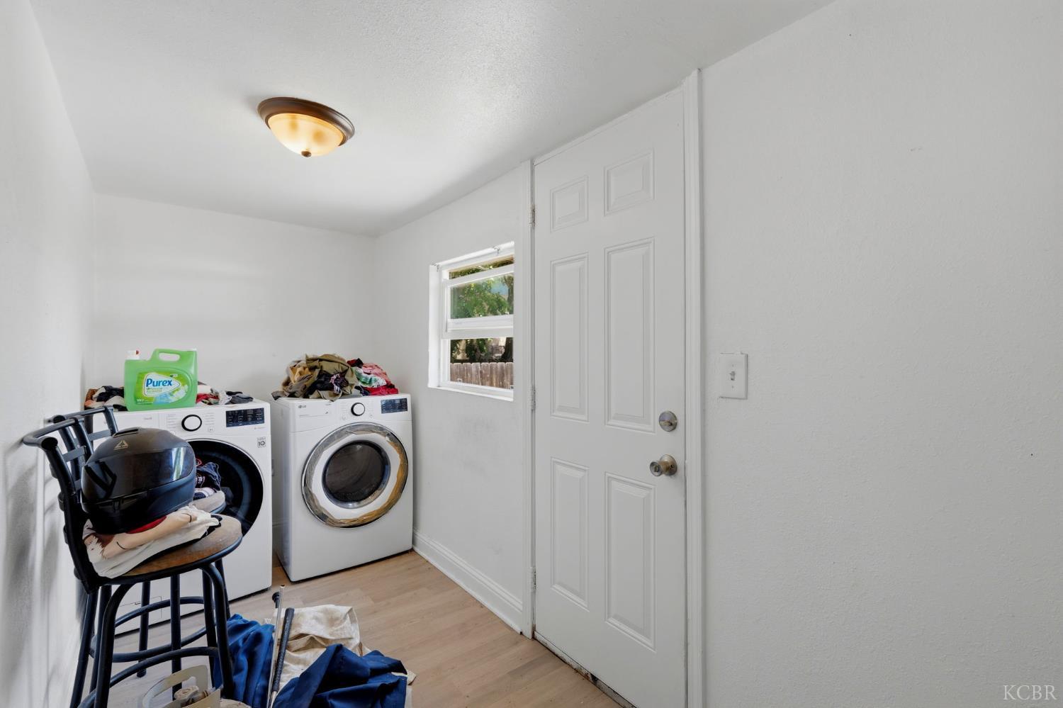 523 E 11th St, Hanford, CA 93230