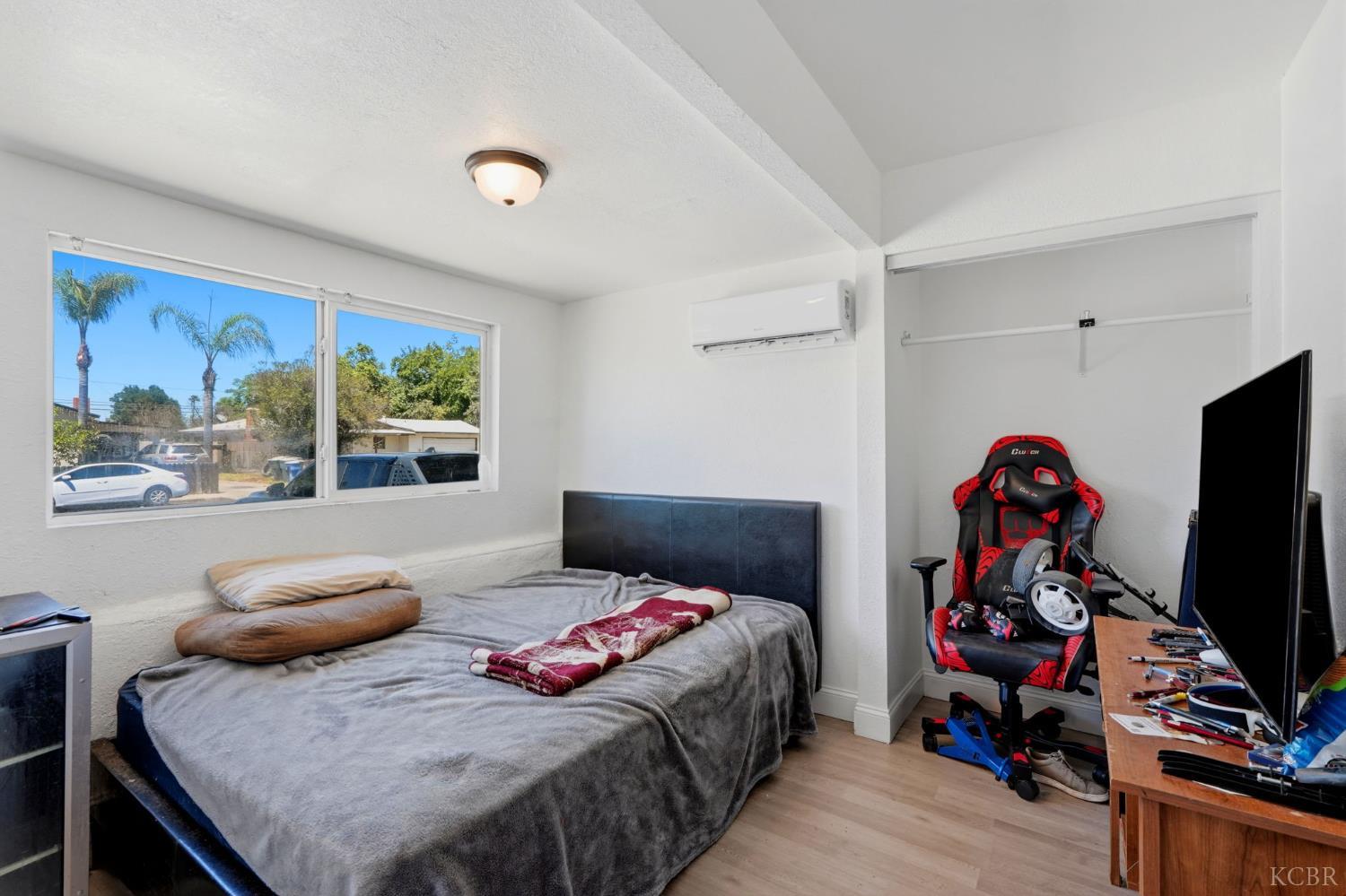 523 E 11th St, Hanford, CA 93230