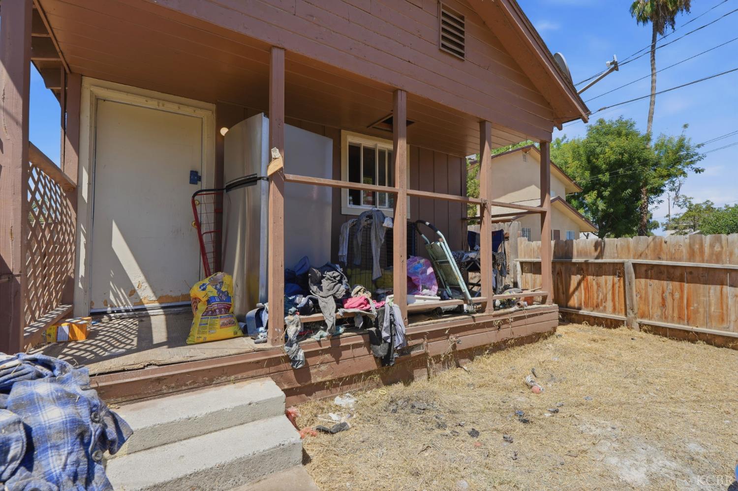 523 E 11th St, Hanford, CA 93230
