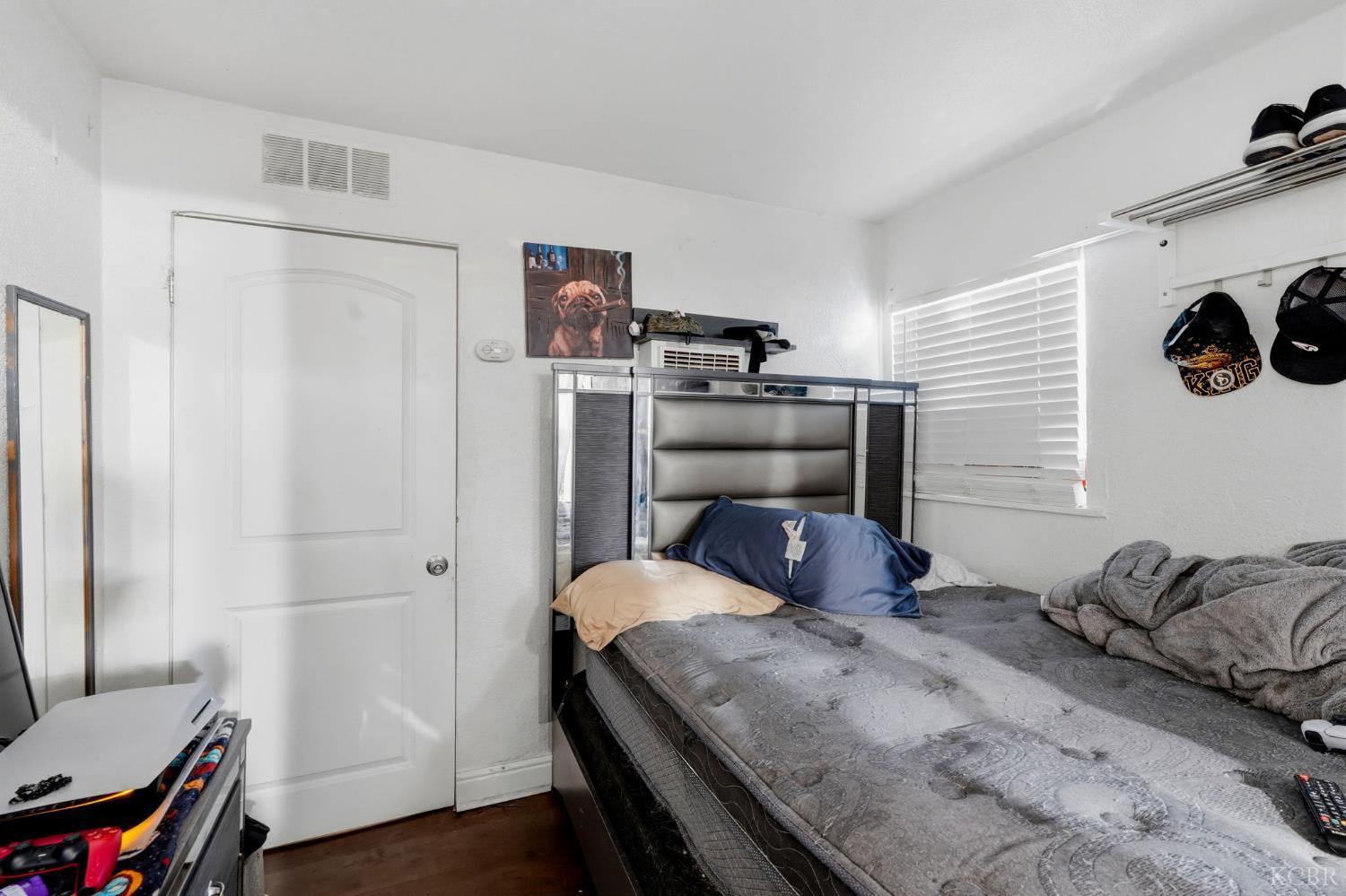 523 E 11th St, Hanford, CA 93230