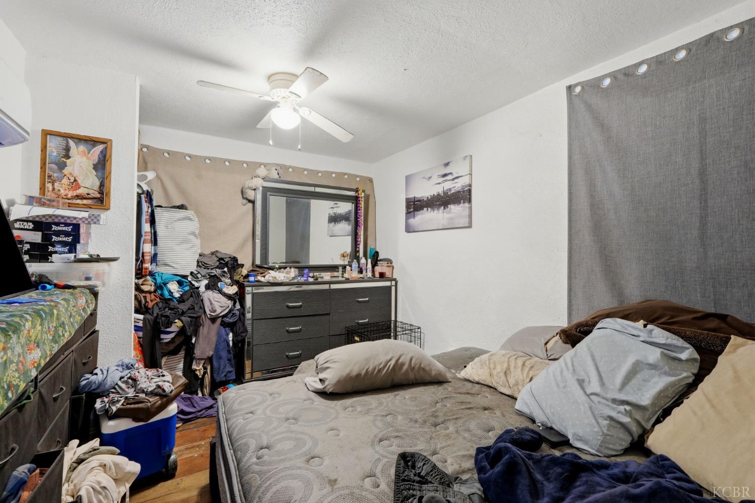 523 E 11th St, Hanford, CA 93230