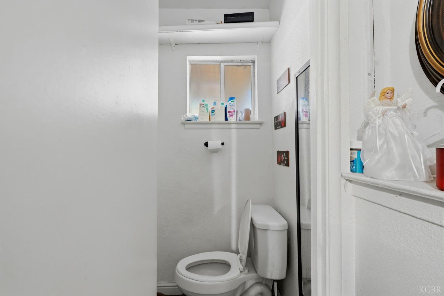 523 E 11th St, Hanford, CA 93230