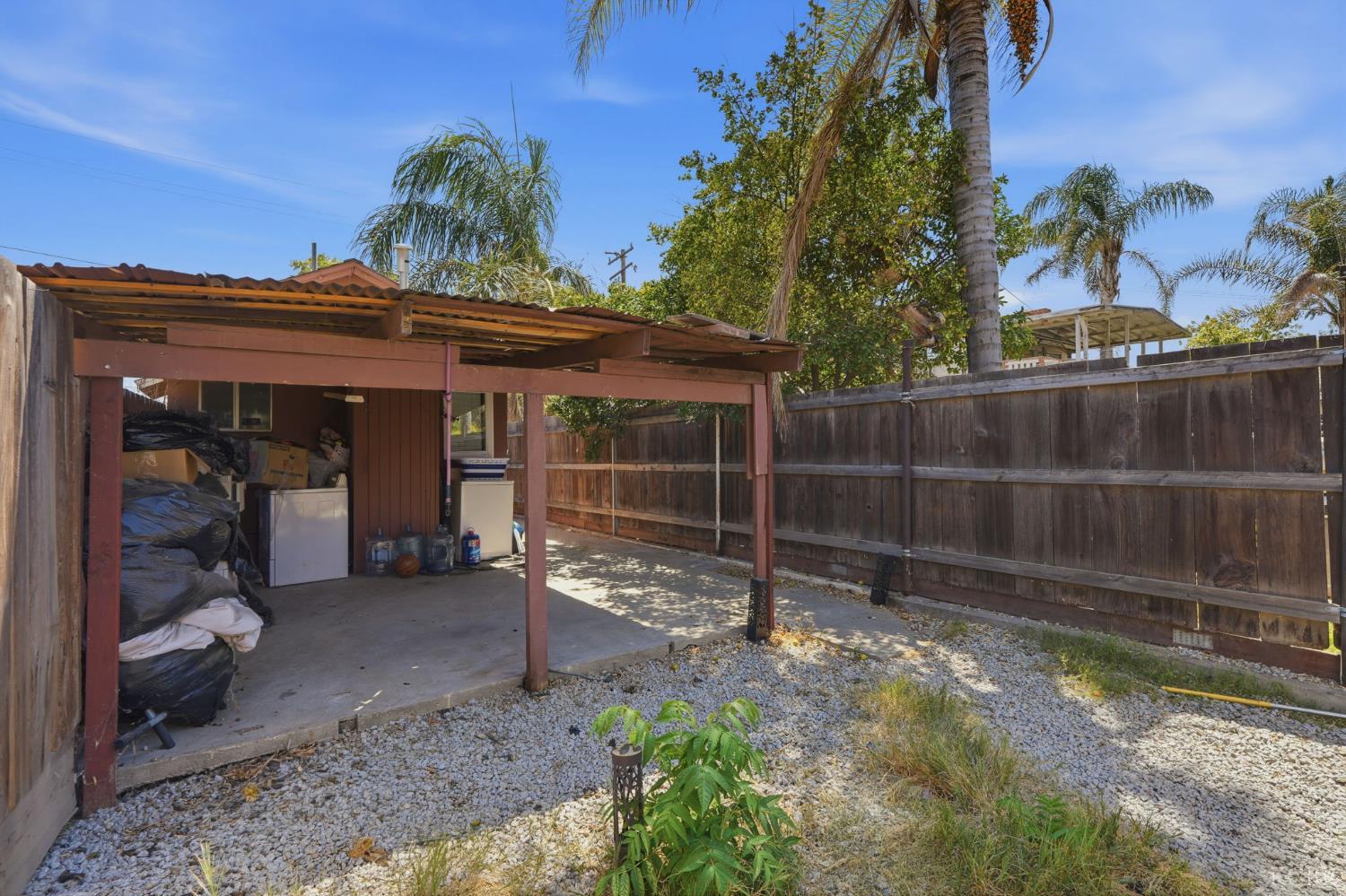 523 E 11th St, Hanford, CA 93230