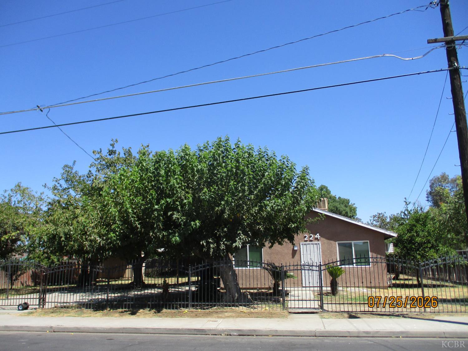 224 Scott St, Hanford, CA 93230