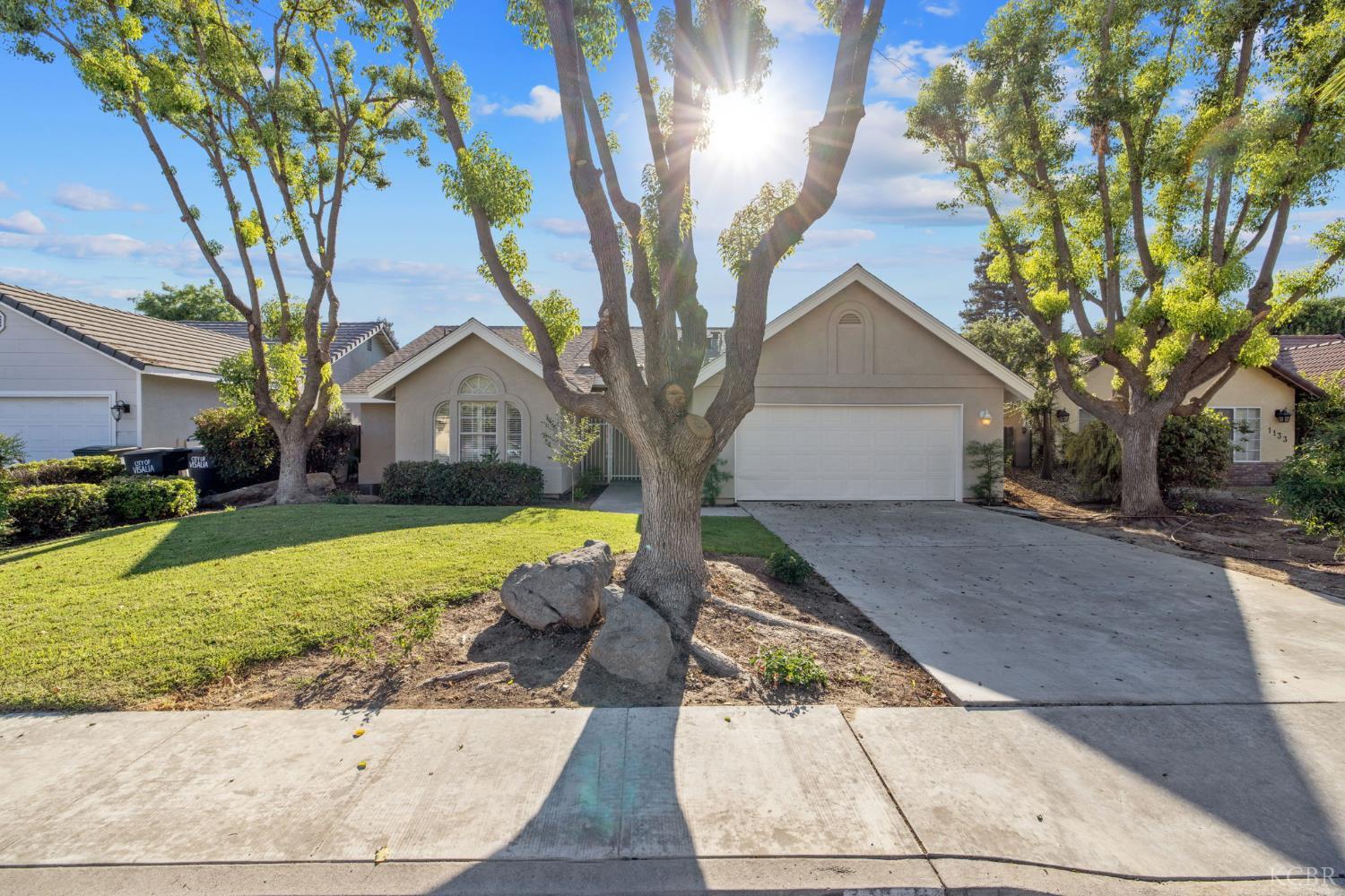 1123 N Crenshaw St, Visalia, CA 93291
