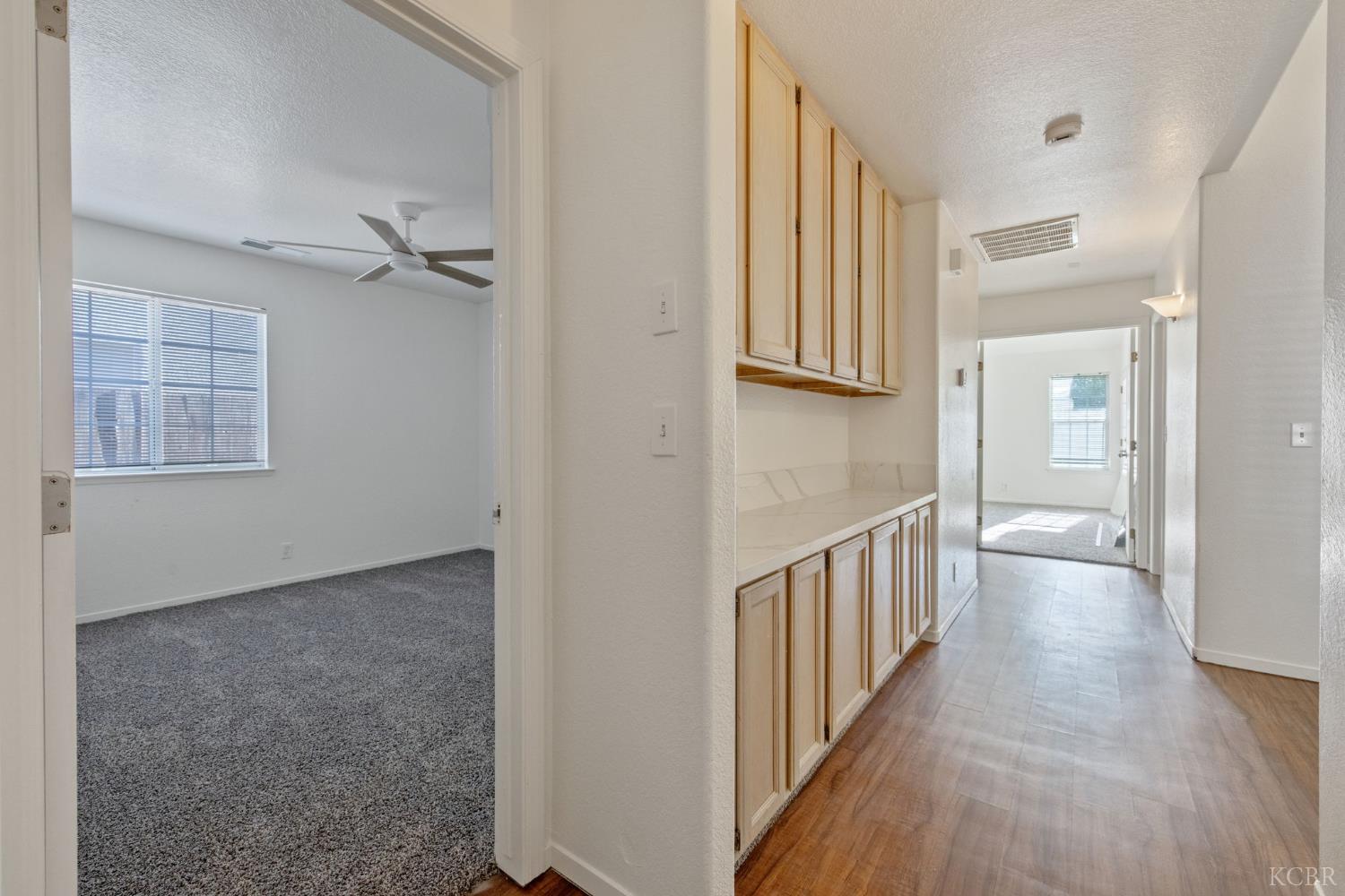 1123 N Crenshaw St, Visalia, CA 93291
