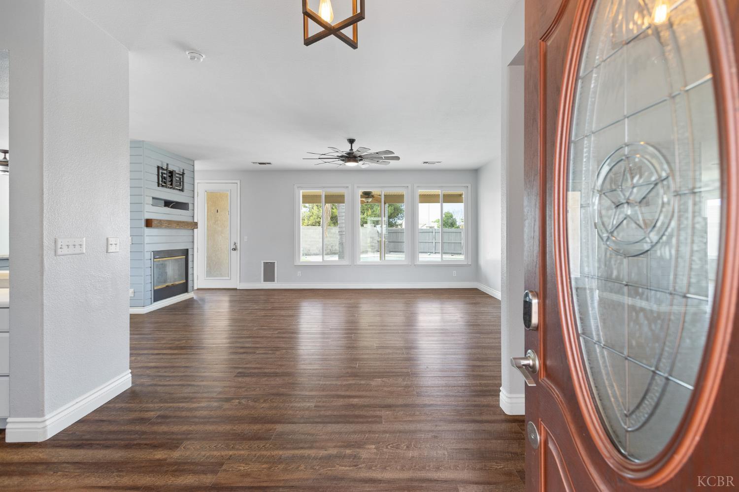 671 Vista Ct, Lemoore, CA 93245