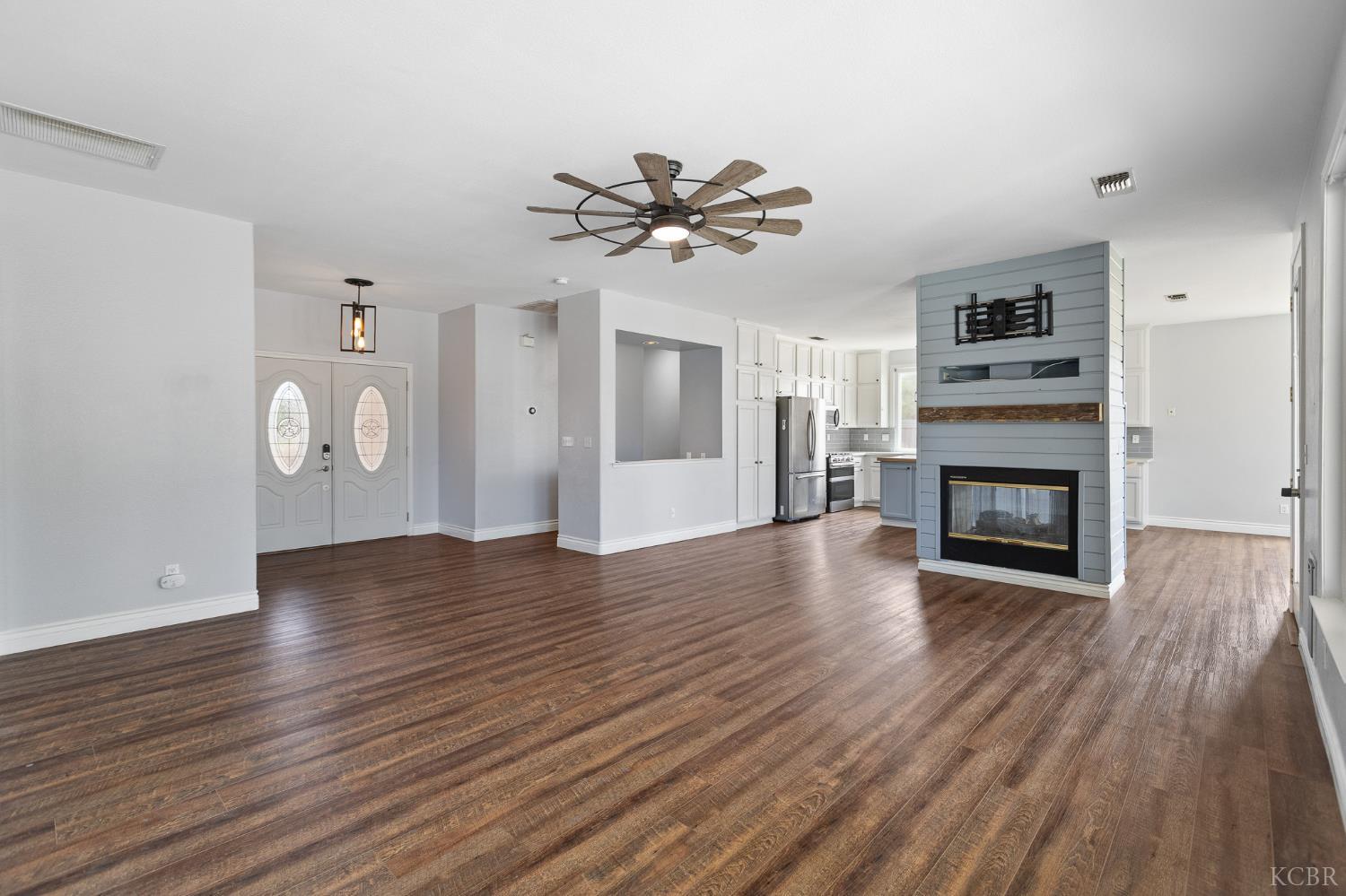 671 Vista Ct, Lemoore, CA 93245