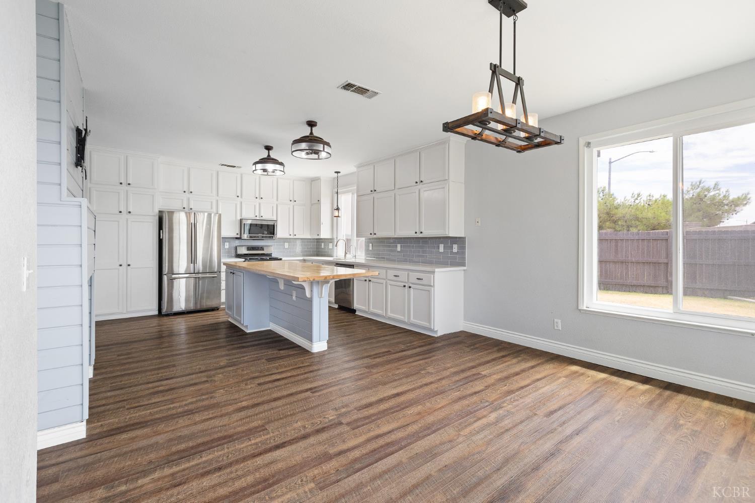 671 Vista Ct, Lemoore, CA 93245