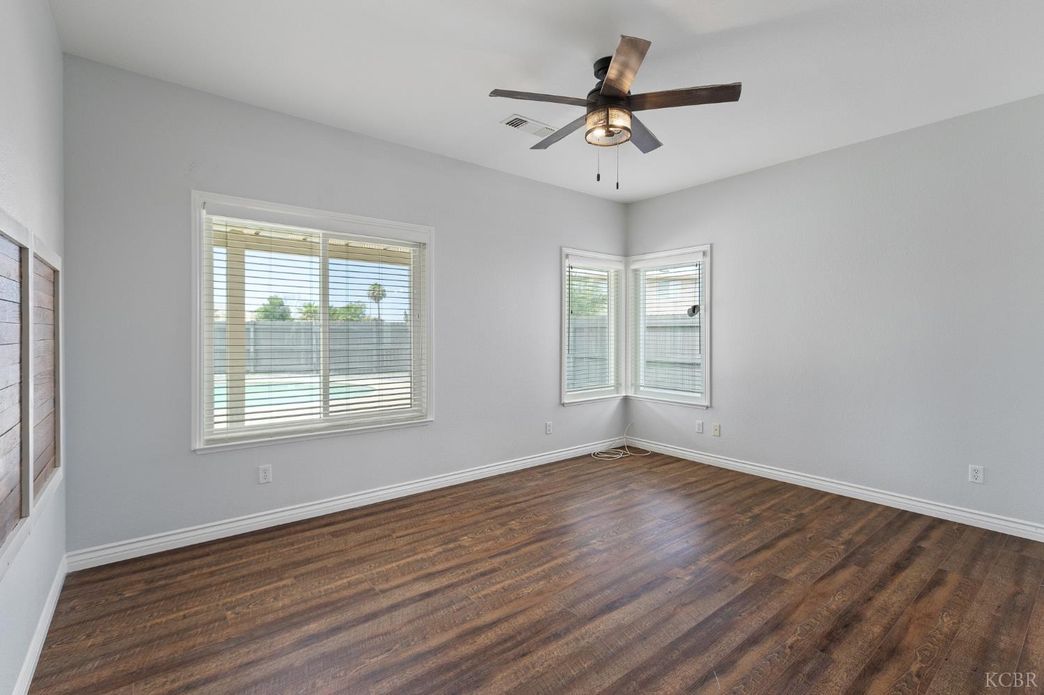 671 Vista Ct, Lemoore, CA 93245