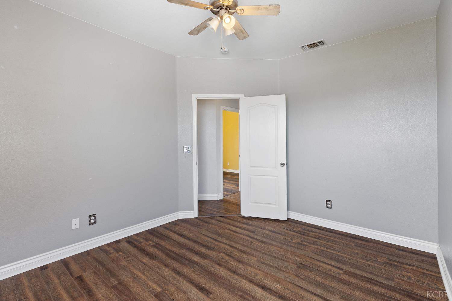 671 Vista Ct, Lemoore, CA 93245