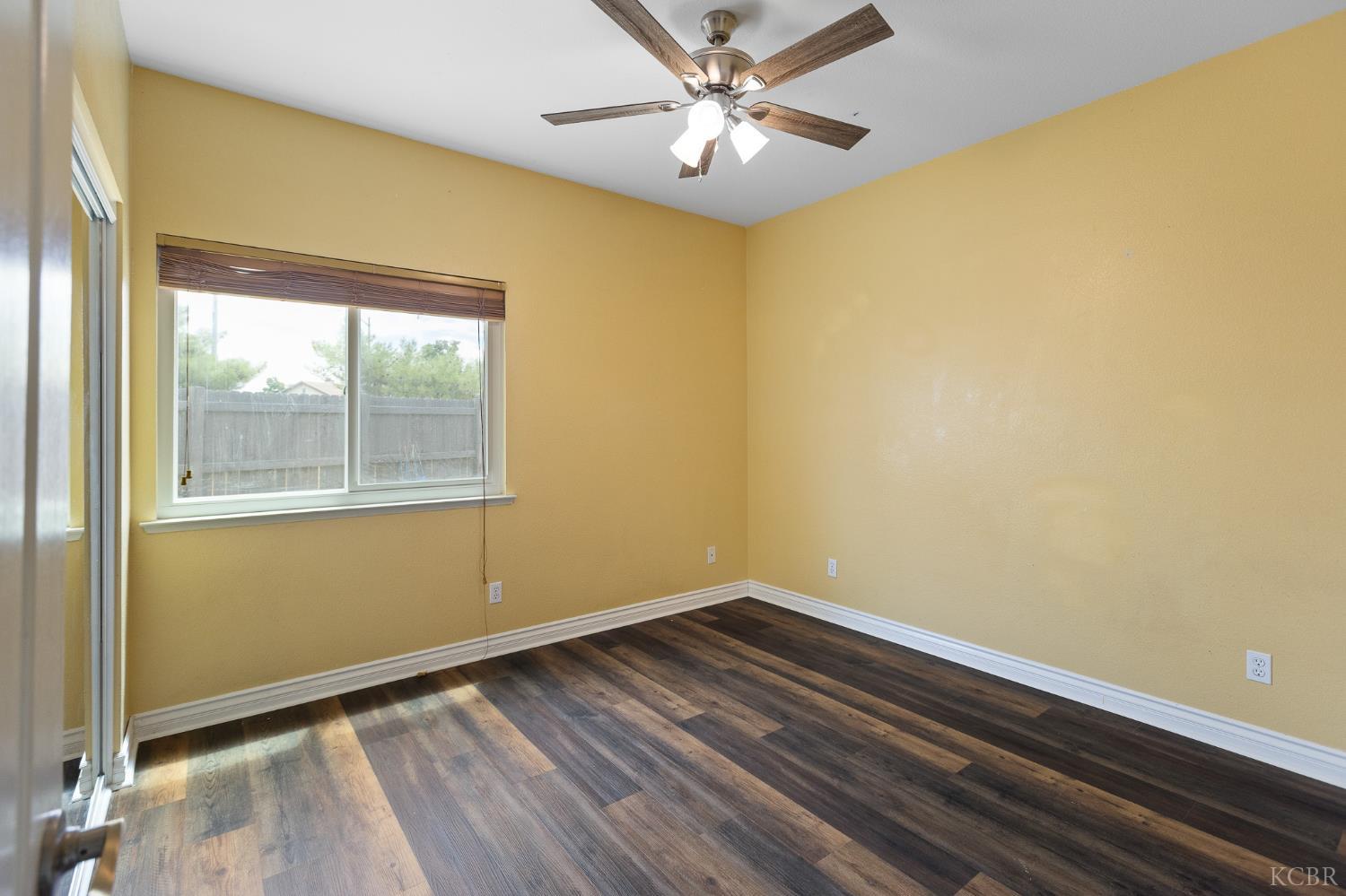 671 Vista Ct, Lemoore, CA 93245