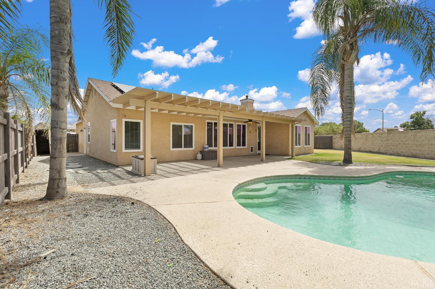 671 Vista Ct, Lemoore, CA 93245