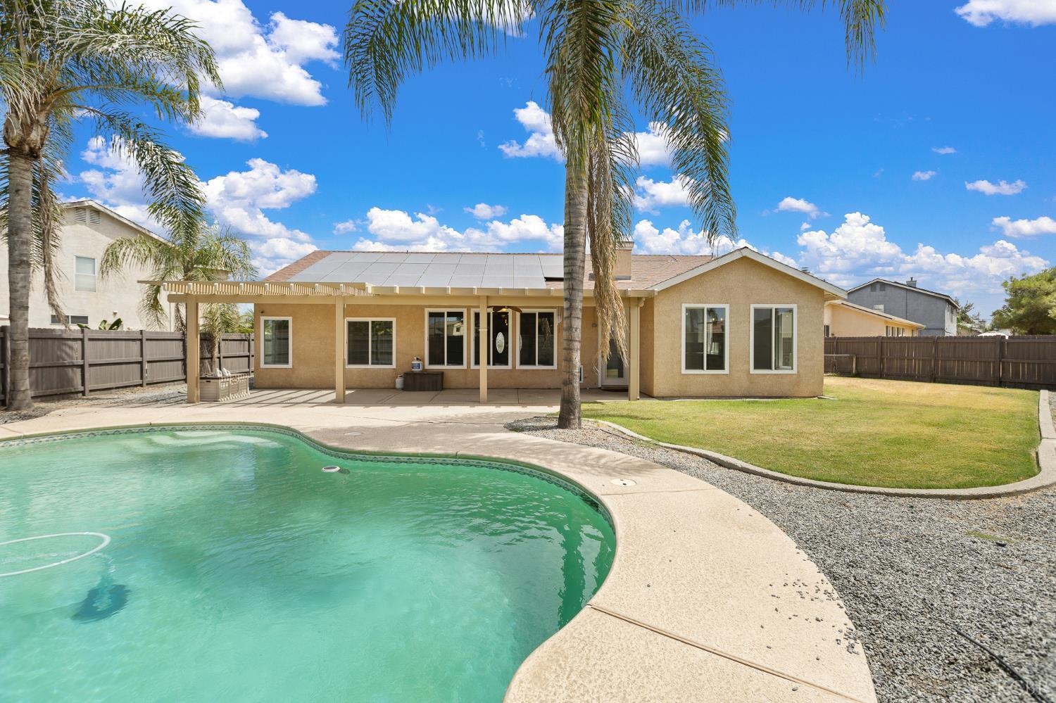 671 Vista Ct, Lemoore, CA 93245