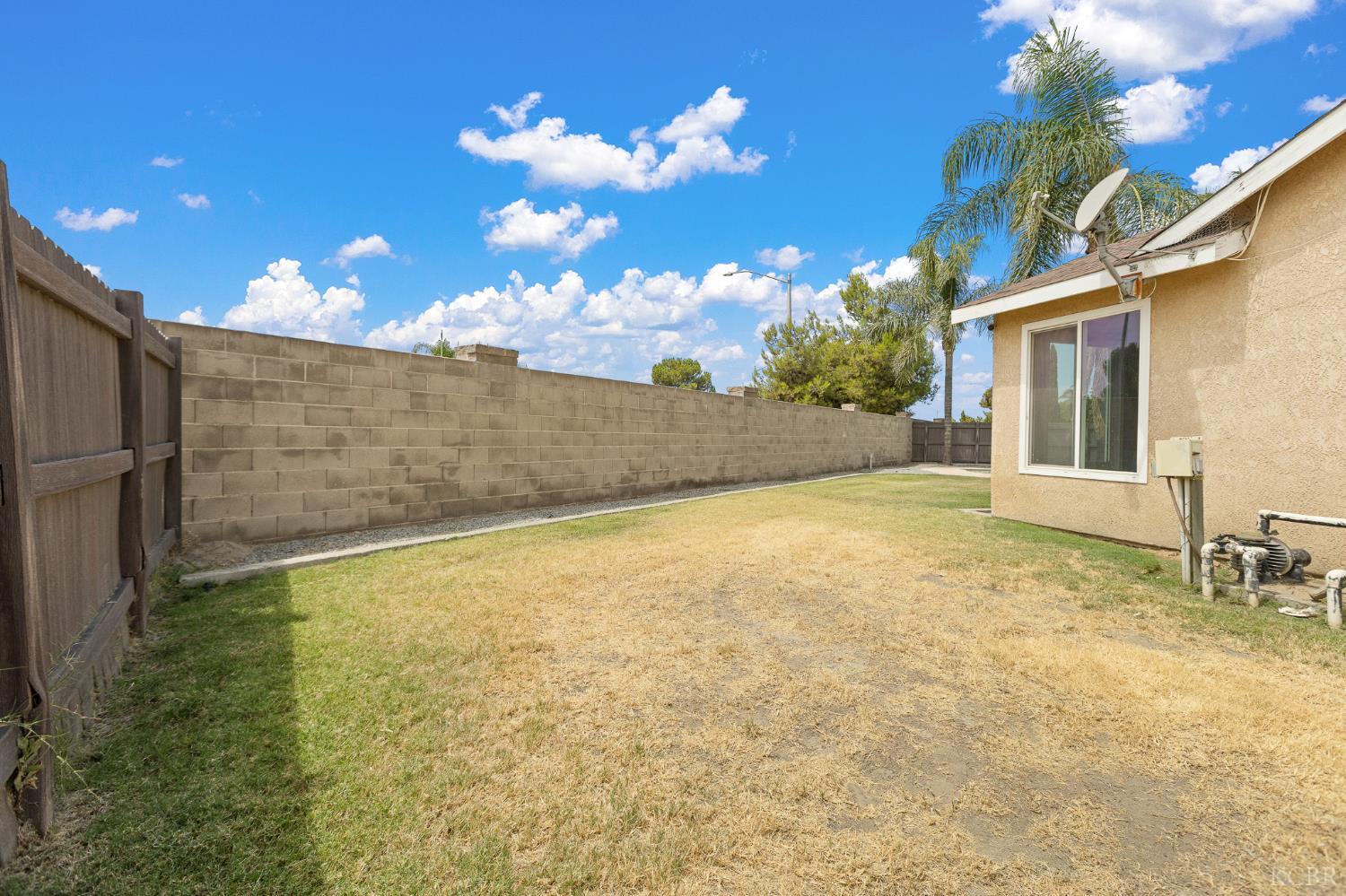 671 Vista Ct, Lemoore, CA 93245