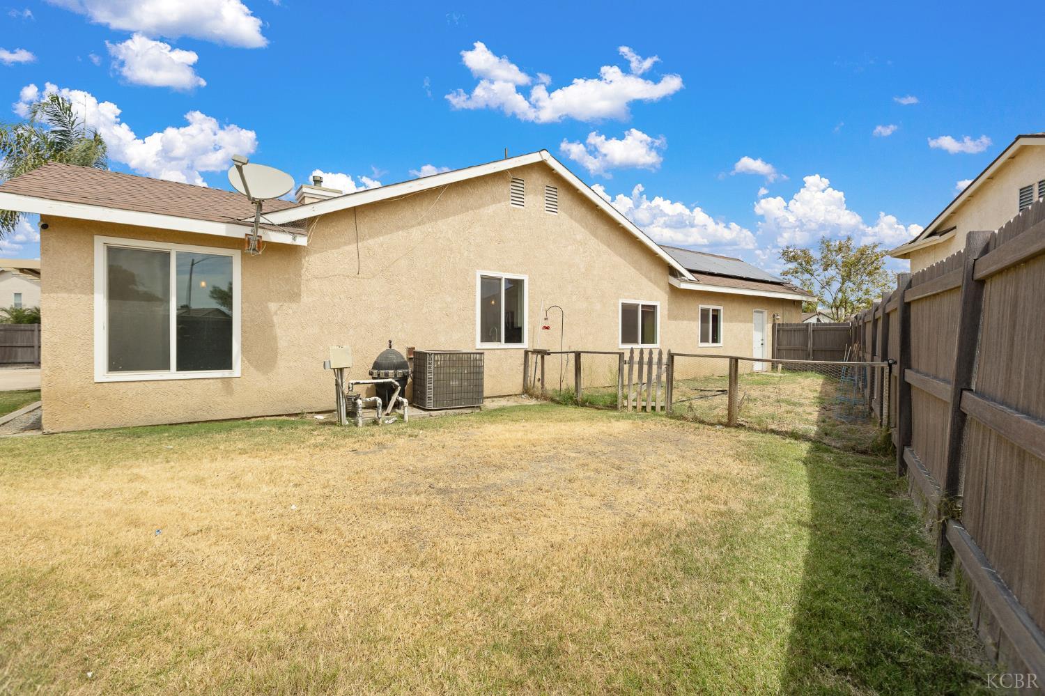 671 Vista Ct, Lemoore, CA 93245